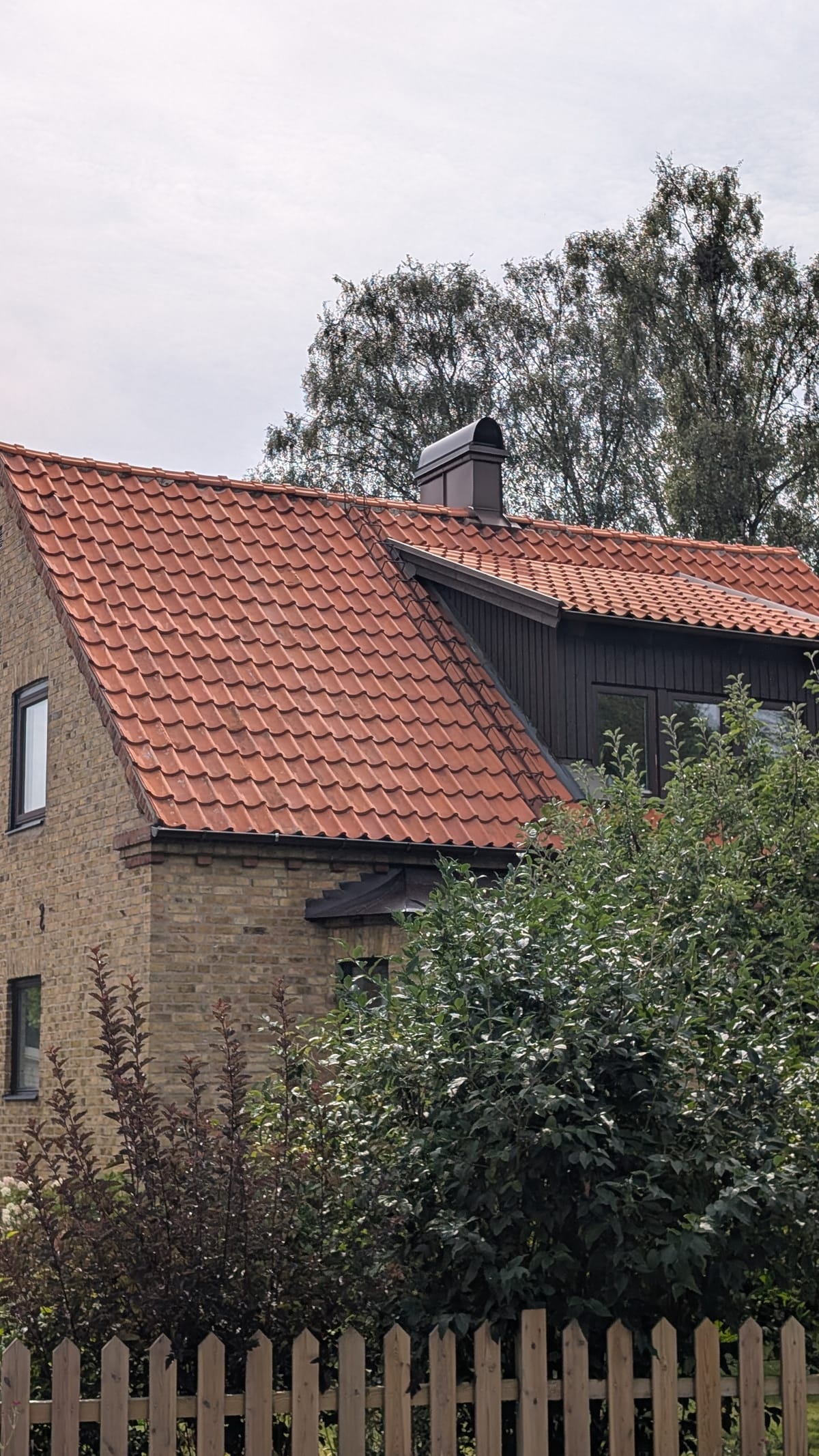 Taktvätt Bjuv - tegeltak på villa