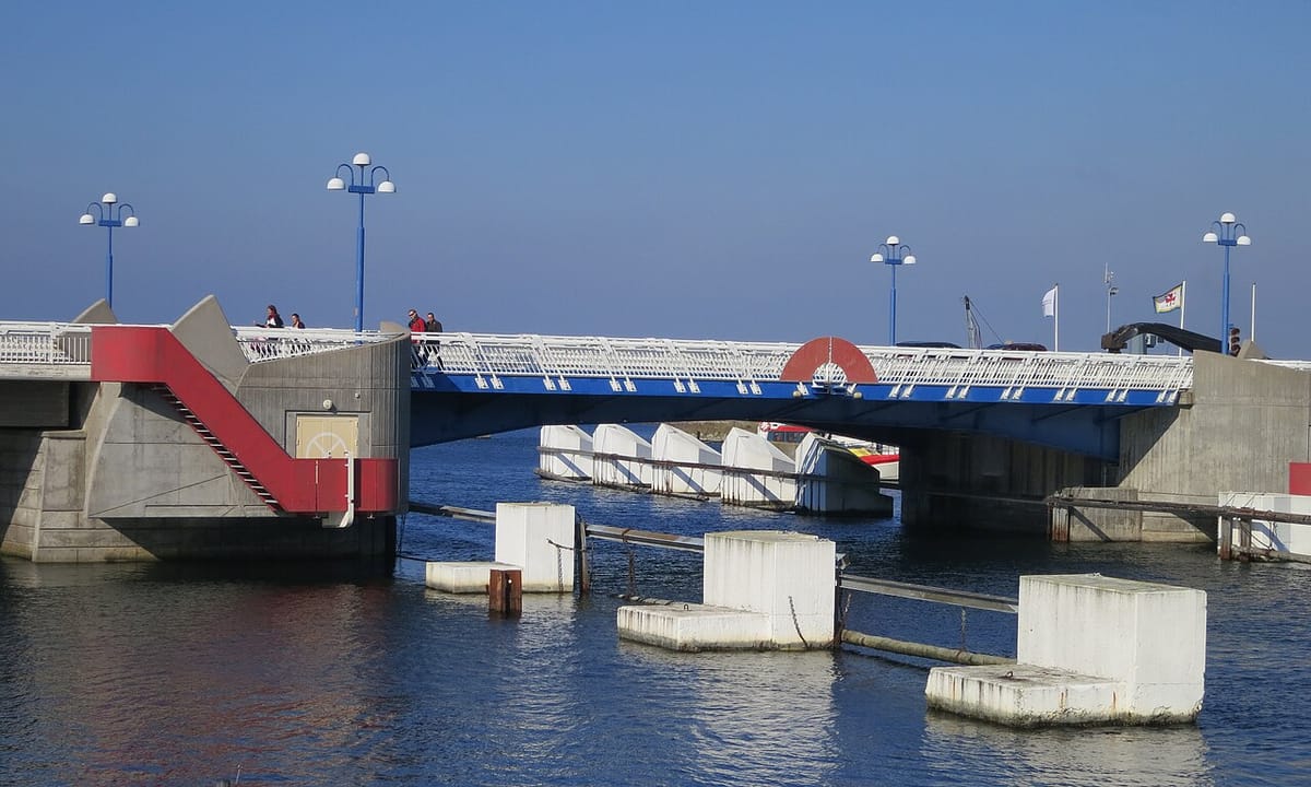 Taktvätt Höllviken - bron över Falsterbokanalen