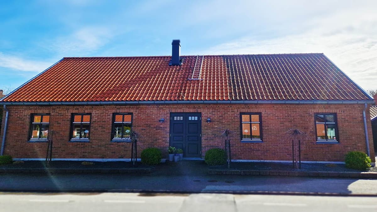 Taktvätt Skåne pris - rengjort tak efter taktvätt i Åhus